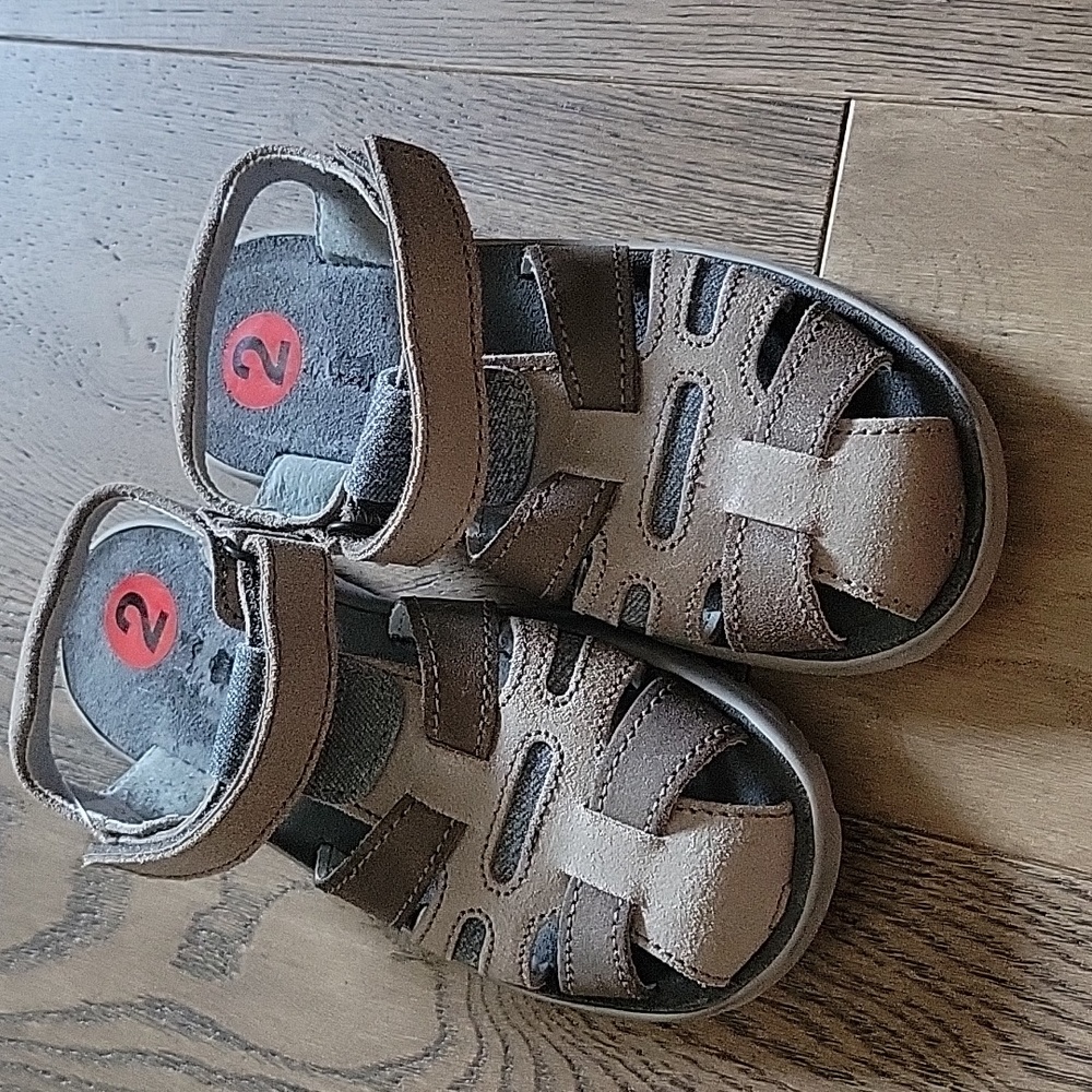 Sandals size 2 kids